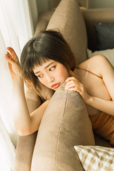漂亮的保姆干活电影